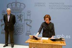 Toma posesion Larrotcha