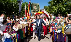 13:00 Parque municipal Conde San Diego, Cabezón de la Sal. El presidente de Cantabria, Miguel Ángel Revilla, y la vicepresidenta y consejera de Universidades e Investigación, Medio Ambiente y Política Social, Eva Díaz Tezanos, acompañados de los consejeros, asisten a la celebración del ‘Día de Cantabria’. 13 de agosto de 2017 © Raúl Lucio