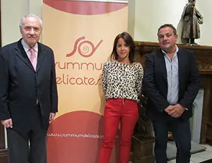 El delegado de la Xunta, José Ramón Ónega, la directora-gerente de Summum Delicatessen, Elena Pérez, y el creador de Gran Reserva Galega, Rafael Enrique