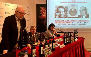 3. Xavier Castro en plena exposición, compartiendo mesa con Ramón Jiménez y Cristina Alcalá