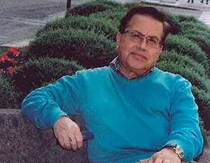 Isaac Otero sentado