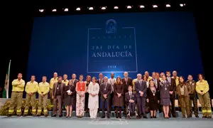 La presidenta de la Junta, Susana DÃaz, en el acto de entrega de las medallas  a los galardonados con motivo del 28 de Febrero dÃa de la comunidad.
/28/02/2018- Foto: OPJA(GC). FotografÃa oficial de la Junta de AndalucÃa, se pone a disposición solamente para su publicación por las organizaciones de noticias y/o para la impresión de uso personal por parte del sujeto (s) de la fotografÃa. La fotografÃa no puede ser manipulada de ninguna manera y no se puede utilizar en materiales comerciales o polÃticos, los anuncios, productos, promociones que de alguna manera sugieran aprobaciçón o respaldo de la Junta de AndalucÃa.
