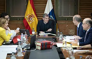 El Presidente D. Fernando Clavijo Batlle asiste al consejo de gobierno a 16 de Abril de 2018. (Foto: Arturo Rodriguez/Presidencia GobCan)
Esta fotografÌa oficial del Gobierno de Canarias es solamente para uso editorial por medios de comunicaciÛn. La fotografÌa no puede ser manipulada de ninguna manera y no se puede utilizar en materiales comerciales y/o polÌticos, publicidad, correos electrÛnicos, productos, promociones que de alguna manera pueda sugerir la aprobaciÛn o respaldo del Presidente, o el Gobierno de Canarias.