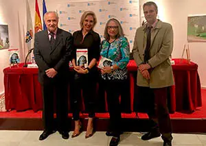 2. Ante la mesa,  De izqda a dcha. el delegado de la Xunta José Ramón Ónega, la periodista y escritora Marta Robles, la autora Milagros Frías, y el editor Miguel Ángel Matellanes