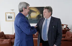 13:00.- Despacho del consejero.
El consejero de Presidencia y Justicia, Rafael de la Sierra, recibe al presidente de la Casa de Cantabria en Madrid, José Manuel Conde. 
nr ©
19 abr 18