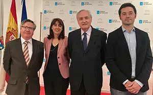 1. De izquierda a derecha, el coordinador de Actos Ramón Jiménez, la directora del Dpto. Comercia Inma Bernal, el delegado de la Xunta José Ramón Ónega, y el pte. de Viña Costeira Andrés Rguez