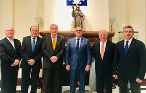4. Lage (segundo por la izquierda), Ónega(tercero) y Baltar (cuarto), posan con parte de la junta directiva de Aegama