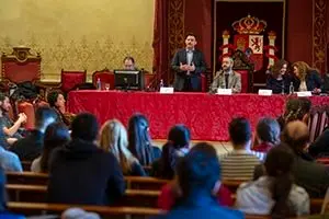 9,30 h.-    O secretario xeral da Emigración, Antonio Rodríguez Miranda, inaugurará as Xornadas BEME Emprego para os preto de 150 beneficiarios das Bolsas Excelencia Mocidade Exterior e as bolsas de retorno para o Ciclo Superior de FP e anunciará a nova convocatoria das BEME 2019/2020. No Paraninfo da Facultade de Filosofía da USC (praza de Mazarelos, s/n). 
foto xoán crespo
25/02/2019
