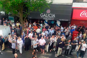 Londres-Cierre bar Galicia1