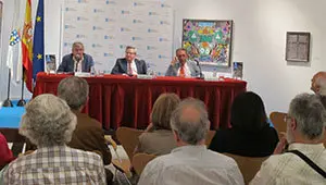 Momento en el que interviene Francisco Rodríguez Pastoriza en la presentación de su libro