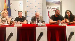2. En la mesa, Araceli Fernández, Jhon Varo, el delegado de la Xunta en Madrid, José Ramón Ónega, Xavi Castro y Olalla Rodríguez