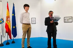 El coordinador de Actividades Ramón Jiménez fue el encargado de hacer la presentación de Fernando Búa
