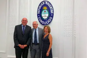 Borrell en Consulado argentino