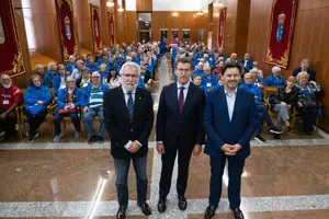 O presidente da Xunta, Alberto Núñez Feijóo, e o secretario xeral de Emigración, Antonio Rodríguez Miranda, reciben aos 130 participantes do programa Reencontros na Terra 2019, que este ano cumpre 30 anos. Pazo do Hórreo, Santiago de Compostela, 8 de outubro de 2019.
