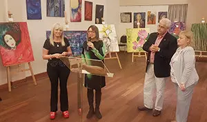 Muestra de pinturas en el Burgalés 3