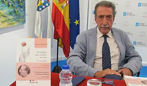 Vicente Araguas, con la obra de Manuel Vilanova que él ha traducido