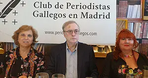 Tony Carro, en el club, con presidenta y vicepresidenta