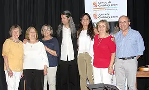 Pablo Cáceres Silva con integrantes de la Comisión Directiva del C.de Cast.y León