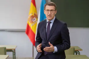 O presidente da Xunta, Alberto Núñez Feijóo, durante a súa mensaxe de Fin de Ano, emitida este ano desde o IES Blanco Amor de Ourense. IES Blanco Amor, Ourense.