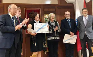 Soledad Garcia recibiendo el premio