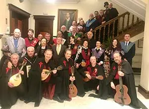 1. Intervinientes y actuantes posaron en una amplia foto de familia como recuerdo del encuentro