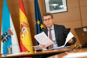 O titular do Goberno galego, Alberto Núñez Feijóo, mantén unha videoconferencia co presidente do Goberno central, Pedro Sánchez, e os outros presidentes autonómicos.. San Caetano, Santiago de Compostela, 29/03/20.