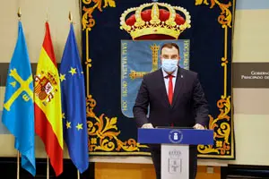 Oviedo. 20-7-2020. El presidente del Principado, Adrián Barbón, ofrece una rueda de prensa para hacer balance del primer año de mandato.
Foto: Armando Álvarez.
