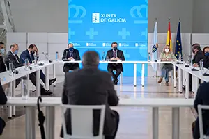 O titular do Goberno galego, Alberto Núñez Feijóo, acompañado do conselleiro de Educación e Cultura, Román Rodríguez, reúnese cos investigadores seleccionados na modalidade de atracción de talento na convocatoria do Programa de Atracción e Retención do talento científico de Galicia. Cidade da Cultura, Santiago de Compostela, 27/04/21.