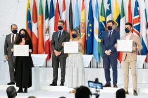 O presidente da Xunta, Alberto Núñez Feijóo, acompañado polo conselleiro de Cultura, Educación e Universidade, Román Rodríguez, e polo secretario xeral da Emigración, Antonio Rodríguez Miranda, participa no encontro cos beneficiarios das Bolsas de Excelencia Mocidade Exterior (Beme). Cidade da Cultura (Santiago de Compostela) , 22/6/2021.