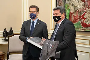 O titular do Goberno, Alberto Núñez Feijóo, e o ministro de Inclusión, Seguridade Social e Migracións, José Luis Escrivá, comparece en rolda de prensa ante os medios de comunicación para presentar o convenio entre o Ministerio e a Xunta para desenvolver itinerarios de inclusión. Pazo de Raxoi, Santiago de Compostela, 20/01/22.