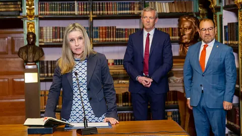 9,30 h.-         O presidente da Xunta, Alfonso Rueda, acompañado polo secretario xeral da Emigración, Antonio Rodríguez Miranda, asistirá á toma de posesión da nova delegada da Xunta no Uruguai, María Elvira Domínguez Alonso. 

foto xoán crespo
