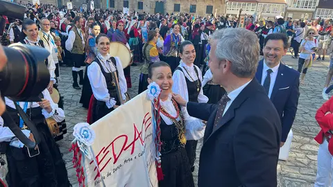 Rueda saludando 6950