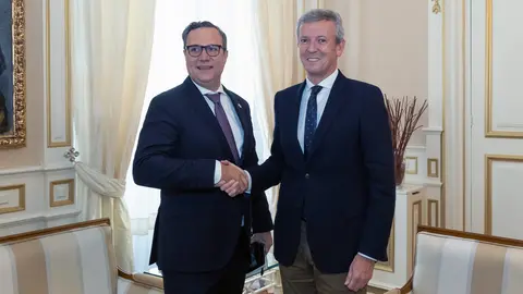 O presidente da Xunta, Alfonso Rueda, reúnese co embaixador de Panamá en España, Francisco Javier Pagalday Gastelurrutia, no Pazo de Raxoi. Santiago de Compostela, 16/09/22.