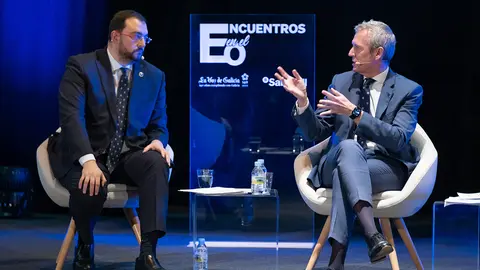 O presidente da Xunta, Alfonso Rueda, mantén un diálogo co presidente do Principado de Asturias, Adrián Barbón na IV Edición de Encontro no EO en Ribadeo, Lugo.  Auditorio Hernán Naval (Ribadeo), 28/11/22.
