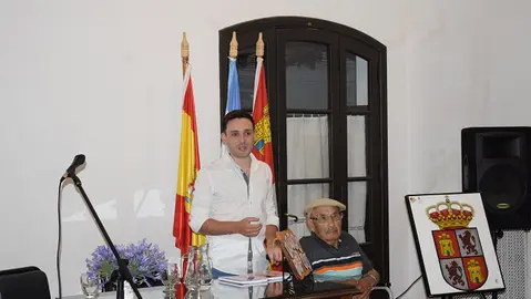 cast_y_leon_bahia-Agustin Susca y su abuelo