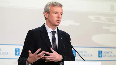 O presidente da Xunta, Alfonso Rueda, durante a rolda de prensa posterior á reunión semanal do Consello da Xunta. San Caetano, Santiago de Compostela, 15/12/22.