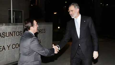 Conferencia de Embajadores. Rey y Albares 1