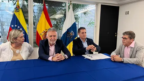 Isabel Jara, Juan Rafael Zamora y el delegado Jose montes de Oca