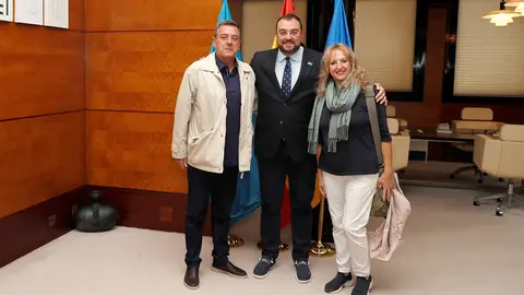 Presidente Barbón con el presidente del Centro Asturiano de Cordoba 2