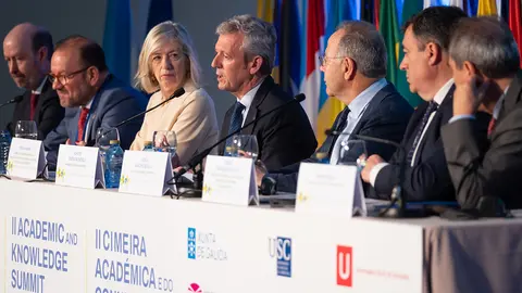 O presidente da Xunta, Alfonso Rueda, acompañado do conselleiro de Cultura, Educación, FP e Universidades, Román Rodríguez, participa na inauguración do II Cumio Académico e do Coñecemento da EU-CELAC. Museo CdC, 4/5/2023.