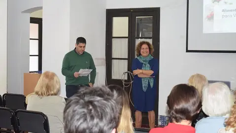 cast_y_leon_bahia_charla_aliment_4_6_23