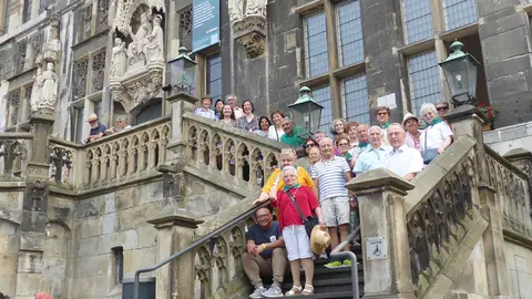 2306 Adentro visita al ayuntamiento de Aquisgrán