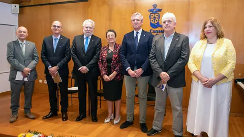 O titular do Executivo galego, Alfonso Rueda, acompañado do conselleiro de Cultura, Educación, FP e Universidades, Román Rodríguez, participa no acto institucional con motivo da celebración do 40 aniversario do Consello da Cultura Galega. Na sede do Consello