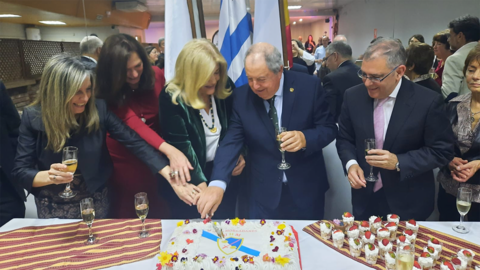 Aniversario Morgadanes-Corte tarta autoridades