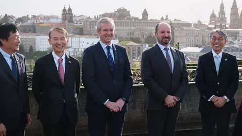 O titular da Xunta, Alfonso Rueda, acompañado do vicepresidente primeiro e conselleiro de Presidencia, Xustiza e Deportes, Diego Calvo, a conselleira de Política Social e Xuventude, Fabiola García, e o director de Turismo de Galicia, Xosé Merelles, recibe ao gobernador da Prefectura de Wakayama, Shuhei Kishimoto. Monte Pío, 3/11/23.
