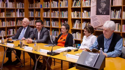 O secretario xeral da Emigración, Antonio Rodríguez Miranda, participará na presentación do libro Federico Mediante, el Salgari Español. Na Biblioteca do Consello da Cultura (Praza do Obradoiro, 4)
foto xoán crespo