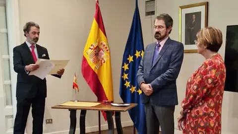 CONDECORACI‡N A DAR÷A GONZµLEZ BARANDELA 2