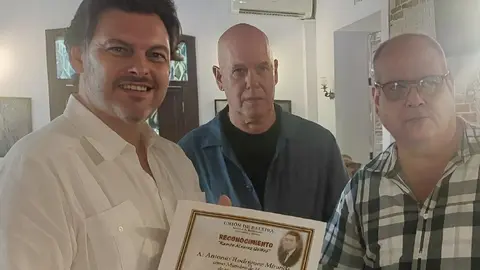 48196-miranda-diploma-entidades-galegas-cuba