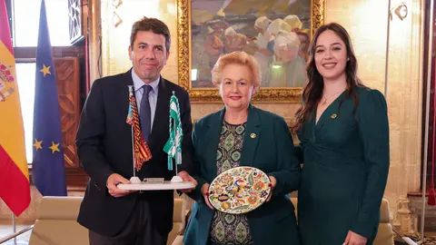 Mazón. FECACV con la Presidenta y Reina