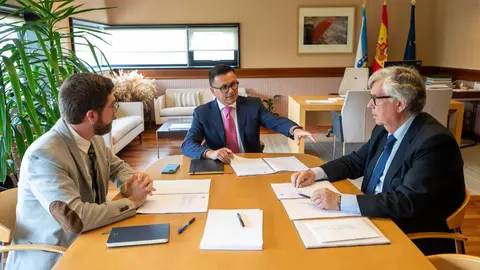 José González con Confederación de empresario 1